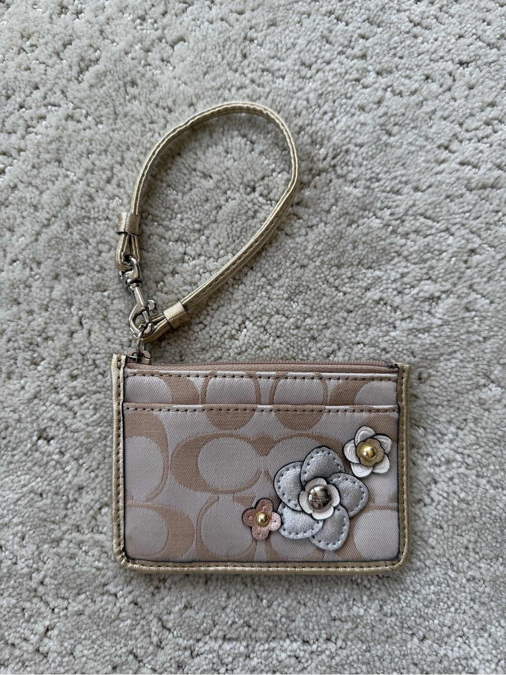 Auth - Coach Beige Signature Wristlet Card Case with Floral Appliqués
